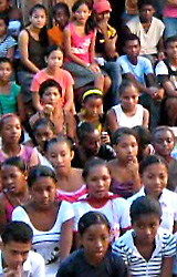 Väestötieteen johdantokurssi 25.2.2015 alkaen. Kuva Afrikan lapsista: http://commons.wikimedia.org/wiki/File:AF_Sambava.jpg
