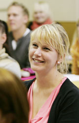 Puheviestinnän luennolla kesäkuussa 2009. Kuva: Wilma Hurskainen Puheviestinnän luennolla kesäkuussa 2009. Kuva: Wilma Hurskainen